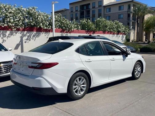 Ice Cap 2025 Toyota Camry LE