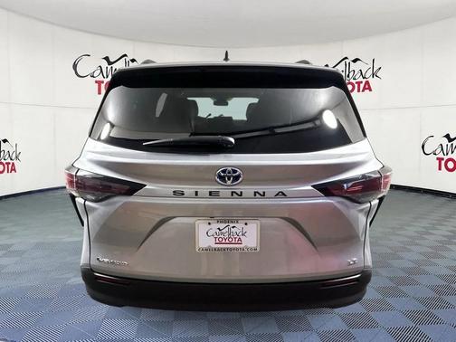 2025 Toyota Sienna LE