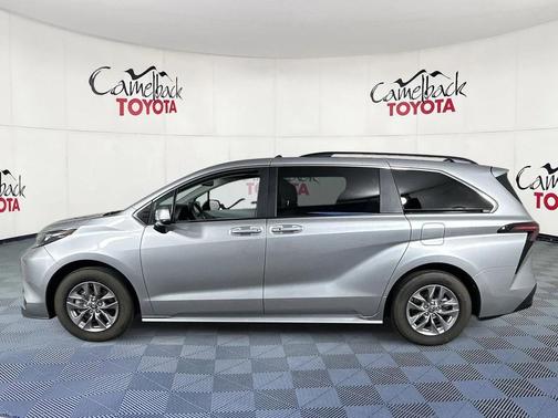 2025 Toyota Sienna LE