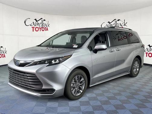 2025 Toyota Sienna LE