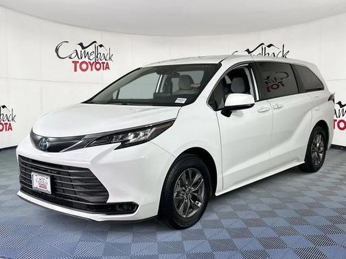 2023 Toyota Sienna LE