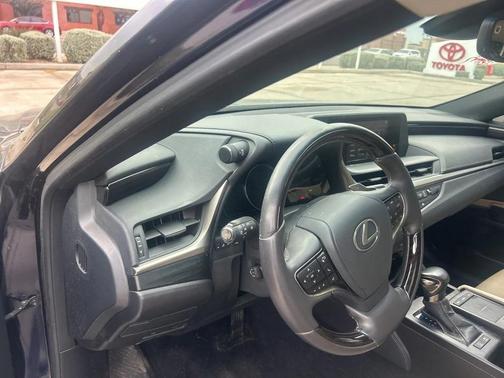 2021 Lexus ES 300h Base