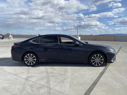 2021 Lexus ES 300h Base