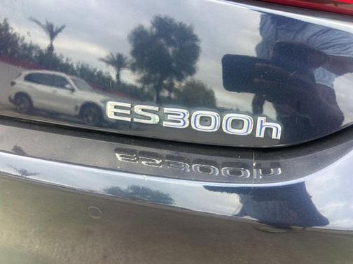 2021 Lexus ES 300h Base