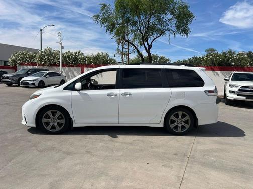 2018 Toyota Sienna SE