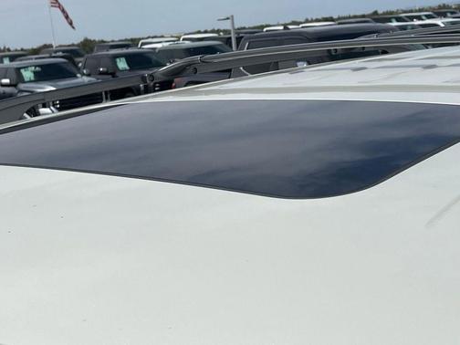 Pearl White 2017 Nissan Armada SL