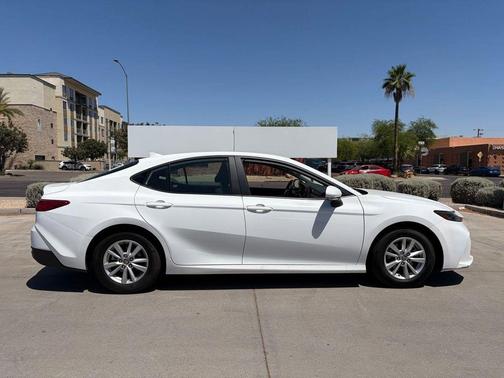 Ice Cap 2025 Toyota Camry LE