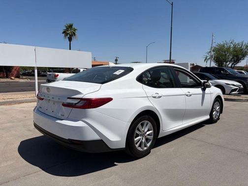 Ice Cap 2025 Toyota Camry LE