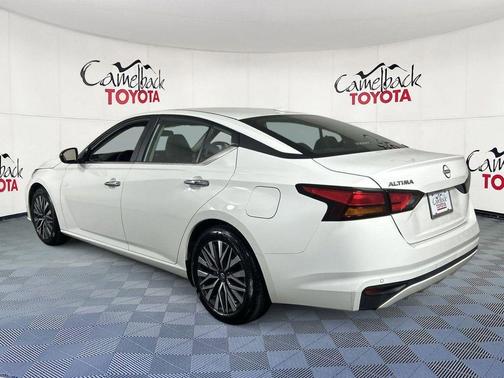 Glacier White 2025 Nissan Altima 2.5 SV