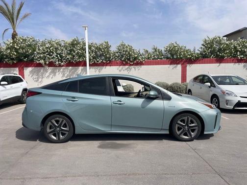 2021 Toyota Prius XLE