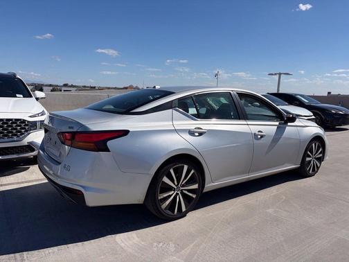 Brilliant Silver 2022 Nissan Altima SR FWD