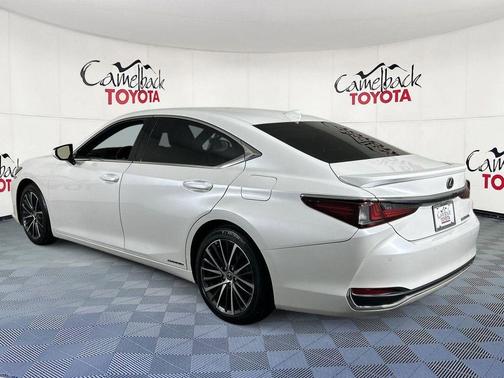 Eminent White Pearl 2022 Lexus ES 300h Base