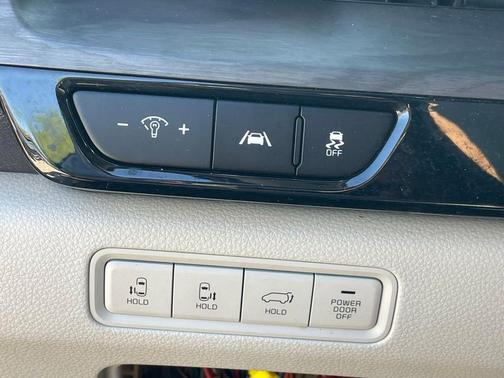 2022 Kia Carnival SX