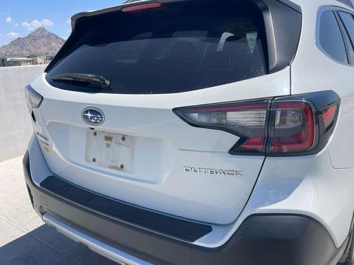 Crystal White Pearl 2022 Subaru Outback Limited