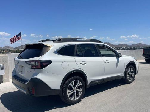Crystal White Pearl 2022 Subaru Outback Limited