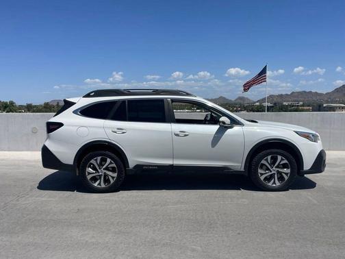 Crystal White Pearl 2022 Subaru Outback Limited