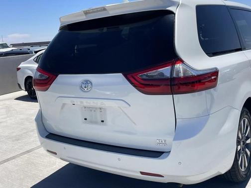 2020 Toyota Sienna XLE