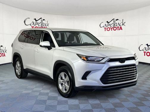Pearl 2026 Toyota Highlander LE