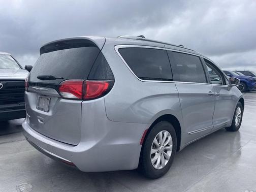 2018 Chrysler Pacifica Touring-L