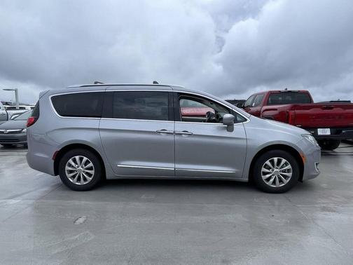 2018 Chrysler Pacifica Touring-L