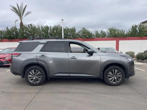 2022 Nissan Pathfinder SV 2WD