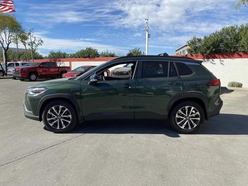 2025 Toyota Corolla Cross XLE