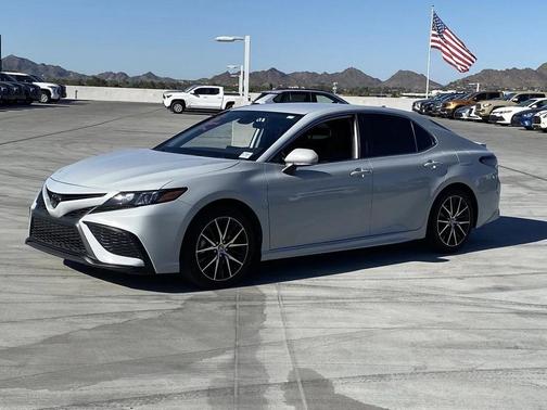 2024 Toyota Camry SE