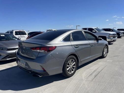 2018 Hyundai SONATA SE