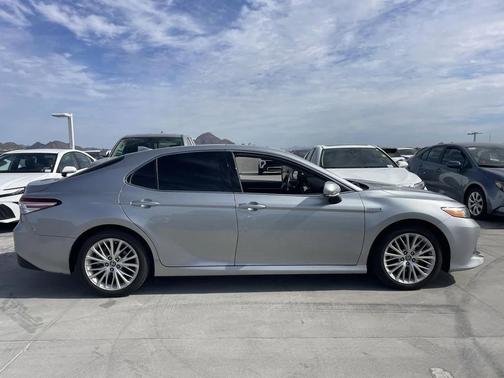 2020 Toyota Camry Hybrid XLE