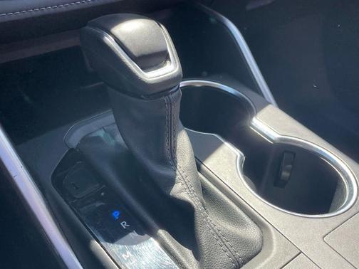 Gray 2024 Toyota Highlander LE