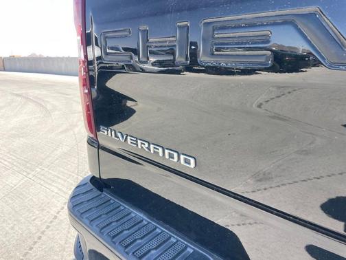 Black 2022 Chevrolet Silverado 1500 Custom