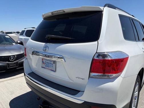 Blizzard Pearl 2012 Toyota Highlander SE
