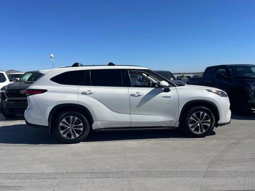 2020 Toyota Highlander Hybrid XLE