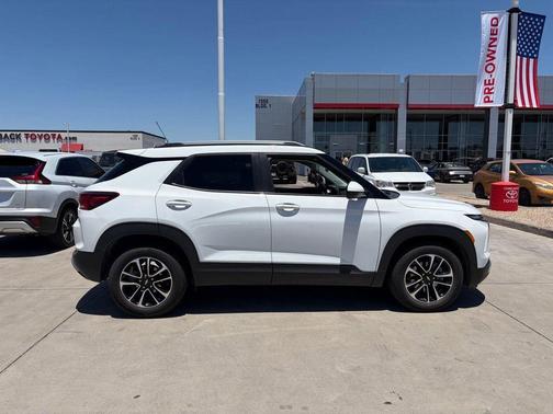 Summit White 2025 Chevrolet Trailblazer LT