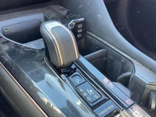 2025 Toyota Crown Signia Limited