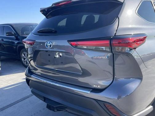 2023 Toyota Highlander Hybrid XLE