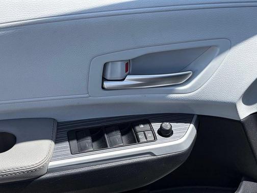 Wind Chill Pearl 2025 Toyota Sienna XLE