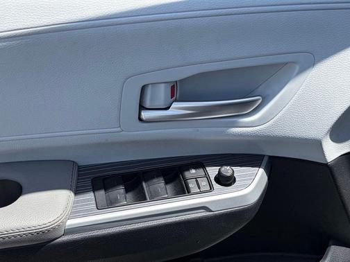 Wind Chill Pearl 2025 Toyota Sienna XLE