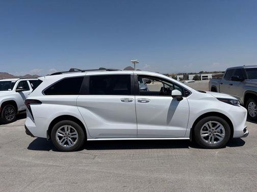 Wind Chill Pearl 2025 Toyota Sienna XLE
