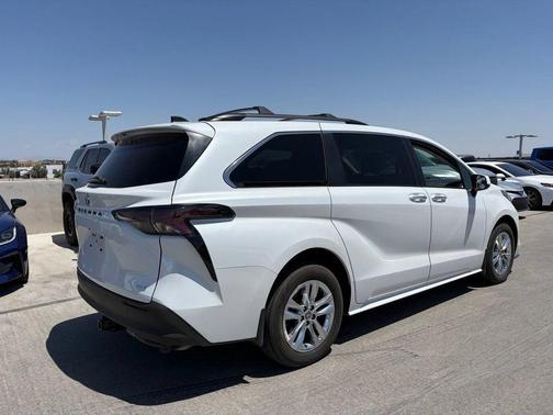 Wind Chill Pearl 2025 Toyota Sienna XLE
