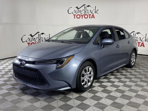 Photo 2 of 32 of 2021 Toyota Corolla LE