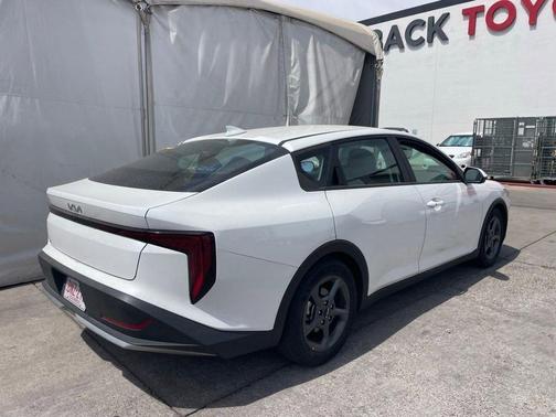 Snow White Pearl 2025 Kia K4 LXS