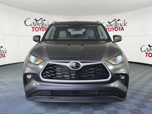 Magnetic Gray Metallic 2025 Toyota Highlander Hybrid XLE