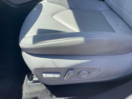 Magnetic Gray Metallic 2025 Toyota Highlander Hybrid XLE
