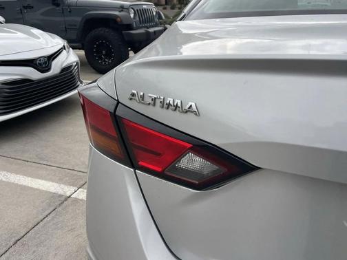 2021 Nissan Altima SR FWD