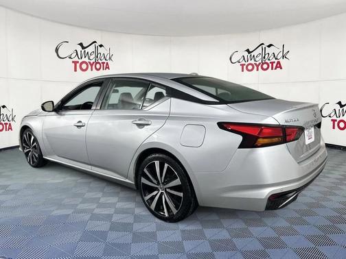 2021 Nissan Altima SR FWD