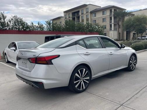 2021 Nissan Altima SR FWD