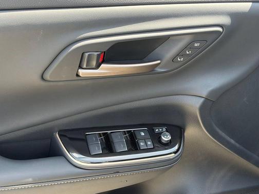 Cloud 2025 Toyota Crown Signia Limited