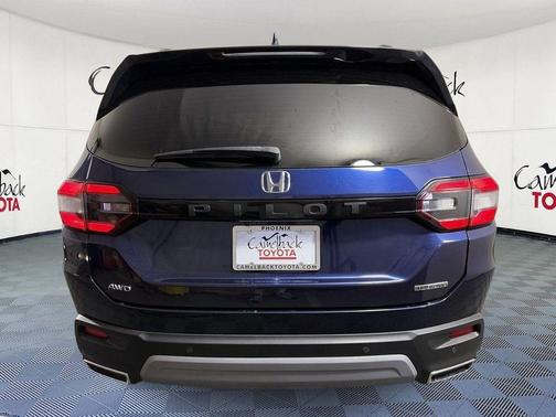 Obsidian Blue Pearl 2023 Honda Pilot Touring 8-Passenger
