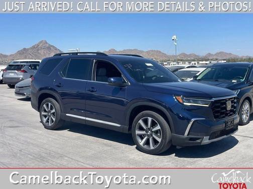 Obsidian Blue Pearl 2023 Honda Pilot Touring 8-Passenger